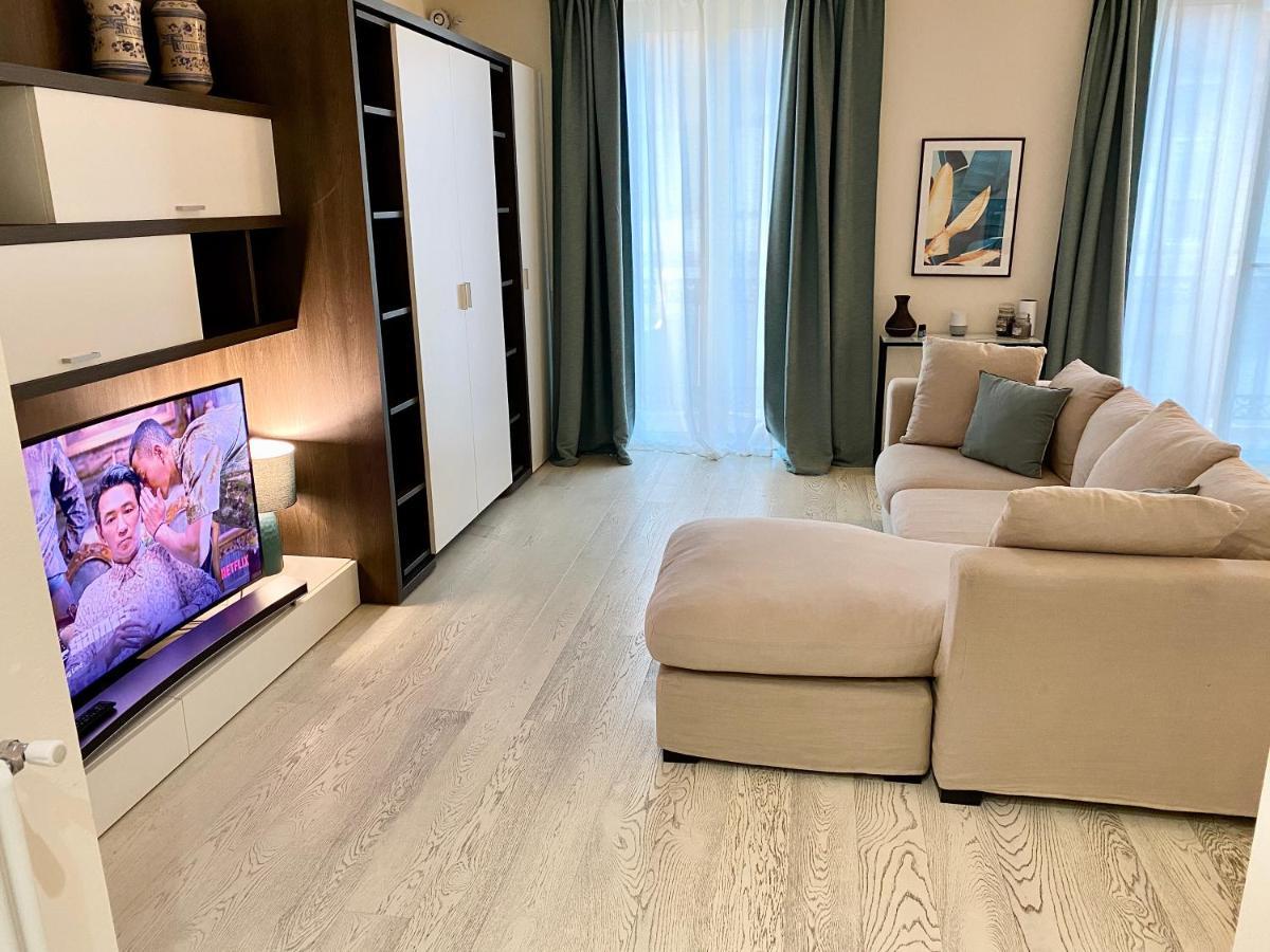 Front Beach Apartments Viareggio Exterior photo