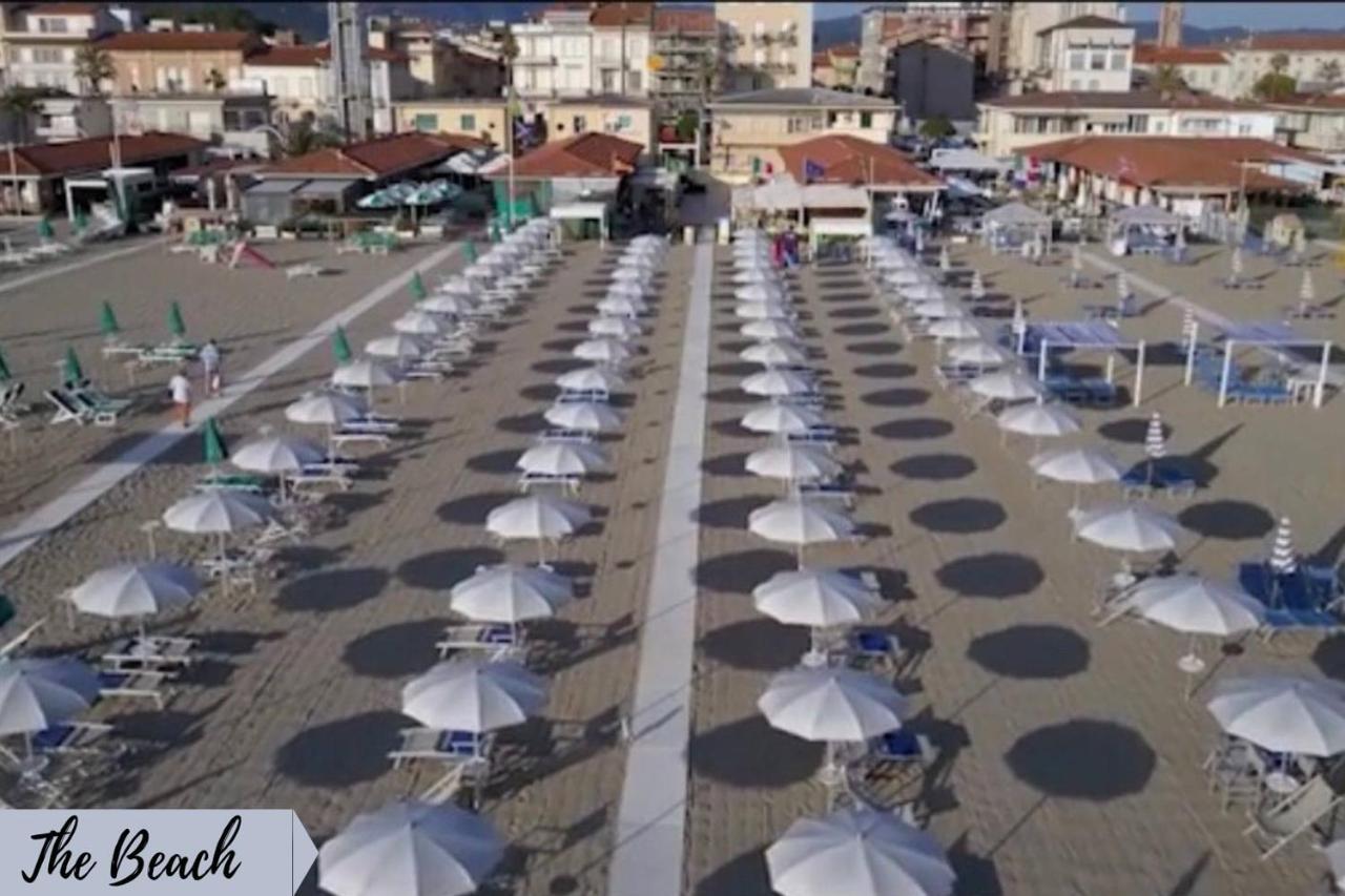Front Beach Apartments Viareggio Exterior photo
